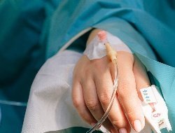 Дети с ожогами после пожара