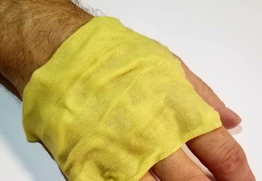 Как быть если повязка прилипла к ожогу thumbnail